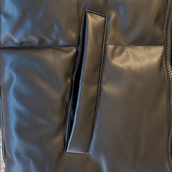 BearPaw Black Puffer Vest - Picture 4 of 9